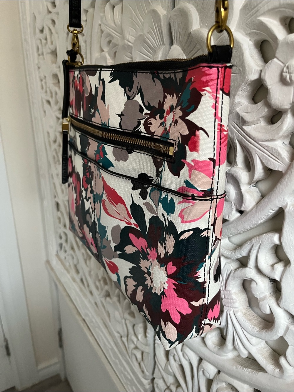 Fossil Floral Crossbody Bag Pink Black Zip Brass Key Adjustable Shoulder Purse - Picture 4 of 12